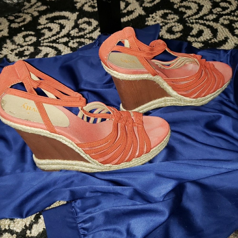 Shoes - Picture 2 of 4